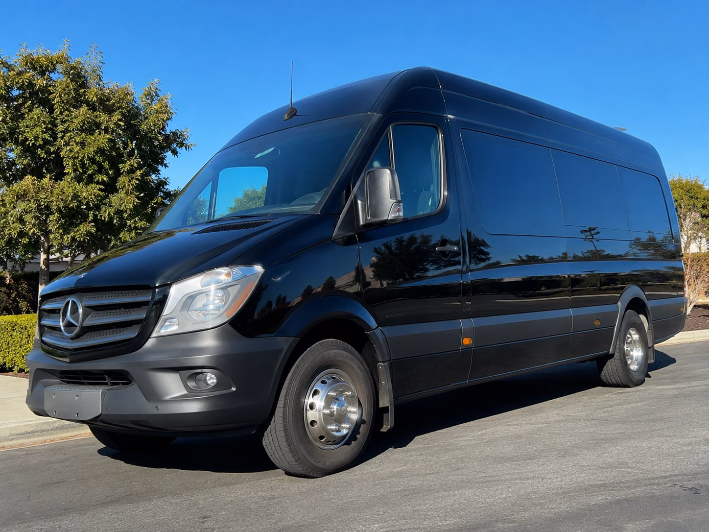 book the perfect ride for your next airport transfer 3